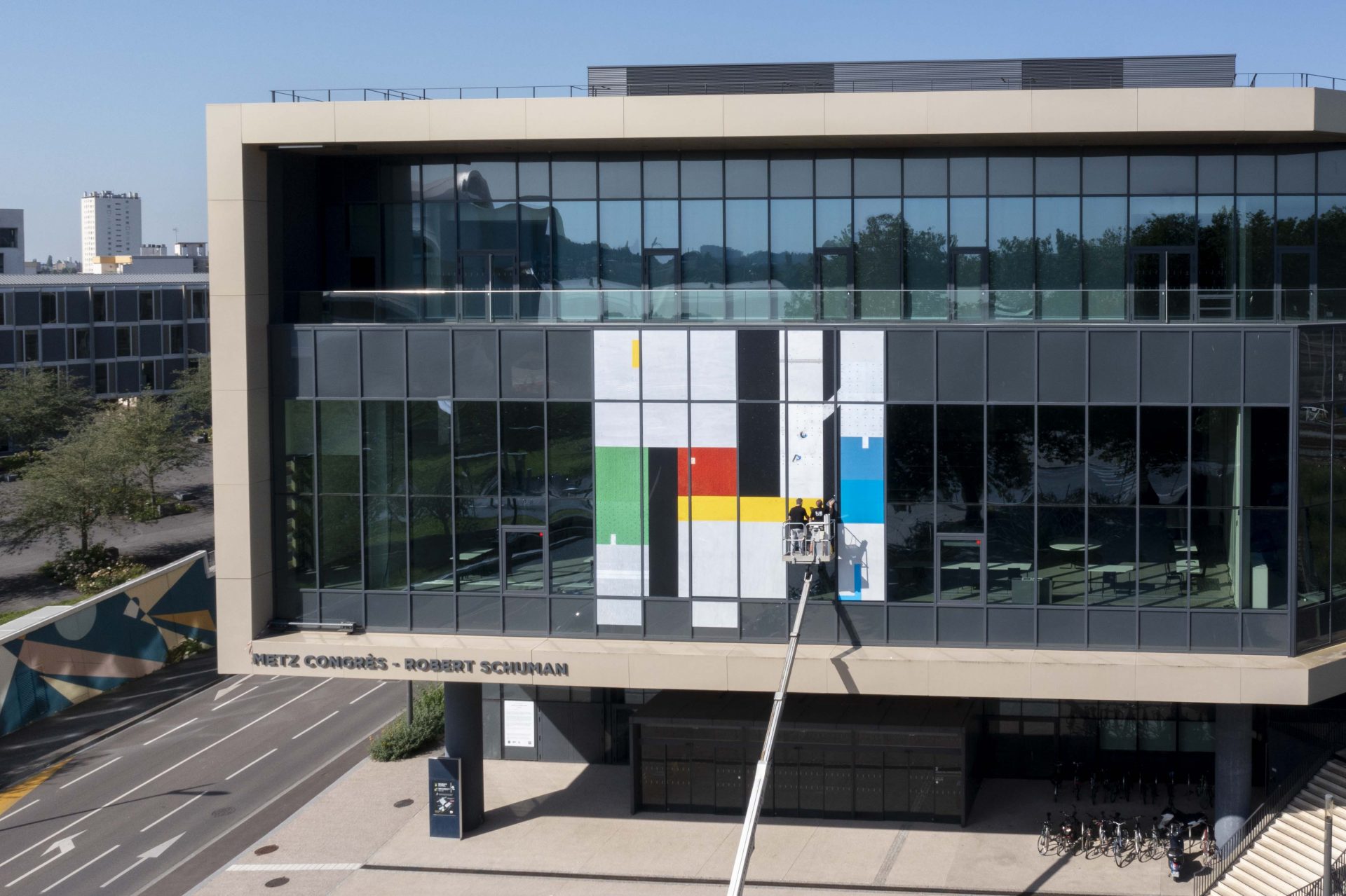 Installation murale de la s&eacute;rie Terrains de Jeux de Joseph Emile &agrave; Metz Congr&egrave;s pour les Jeux Olympiques 2024