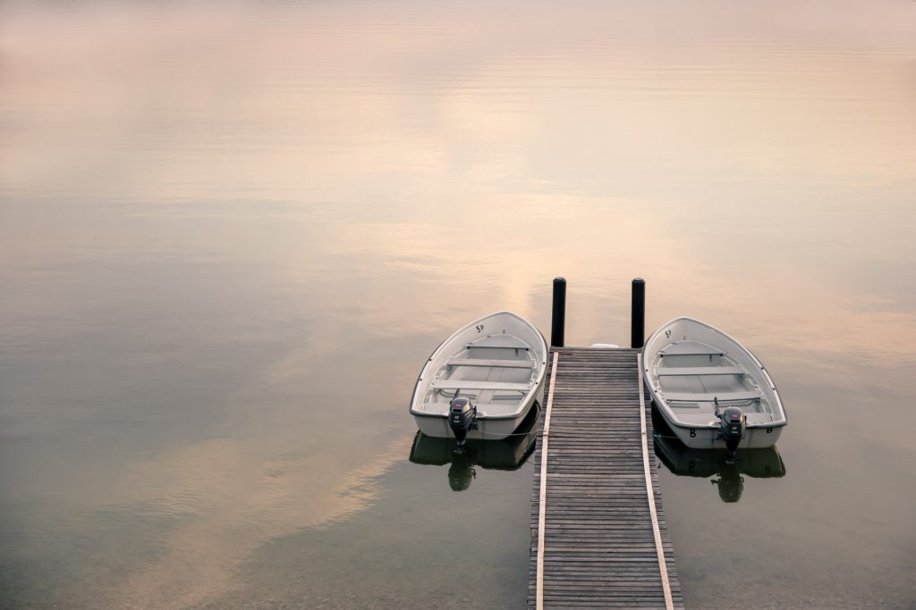 &Eacute;manations &ndash; variation lumineuse ou ombre glissant sur une surface naturelle, r&eacute;v&eacute;lant une forme &eacute;ph&eacute;m&egrave;re, photographie de Joseph Emile